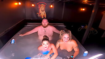 Kendra Heart Y Misty Meaner En Un Trío Caliente En La Piscina Desnuda